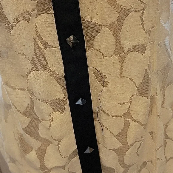 Cato cream floral lace short sleeve blouse black faux leather trim sz Large EUC… - Picture 3 of 8